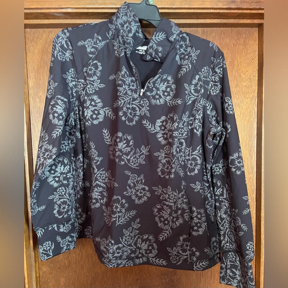 2x lightweight athletic sweatshirt